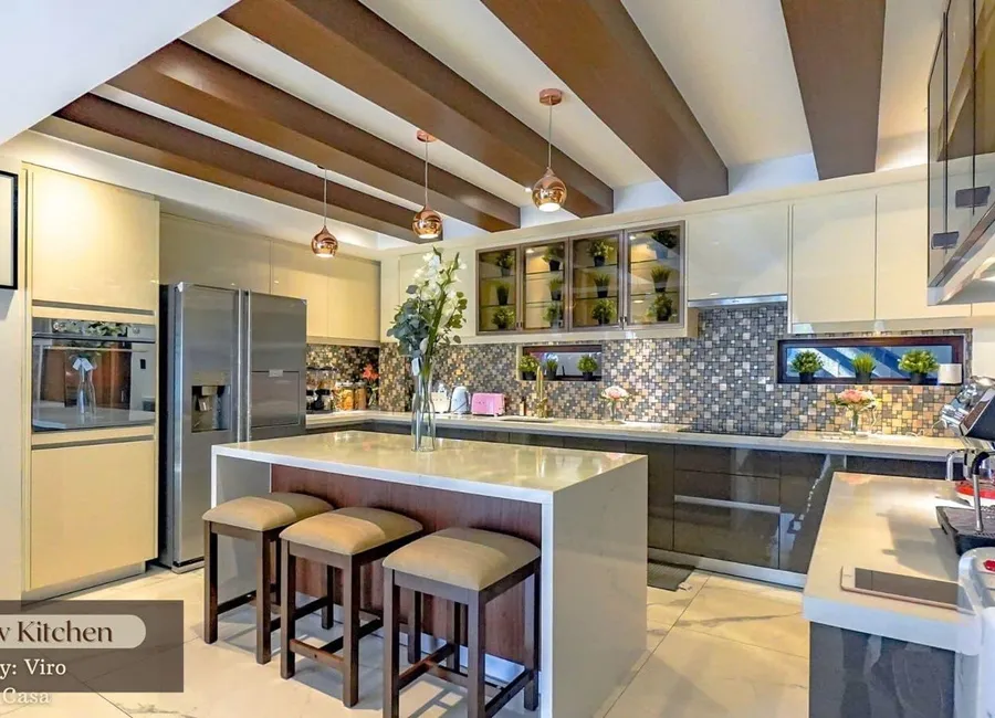 6 Bedroom House for Sale in Multinational Village, Moonwalk, Parañaque City