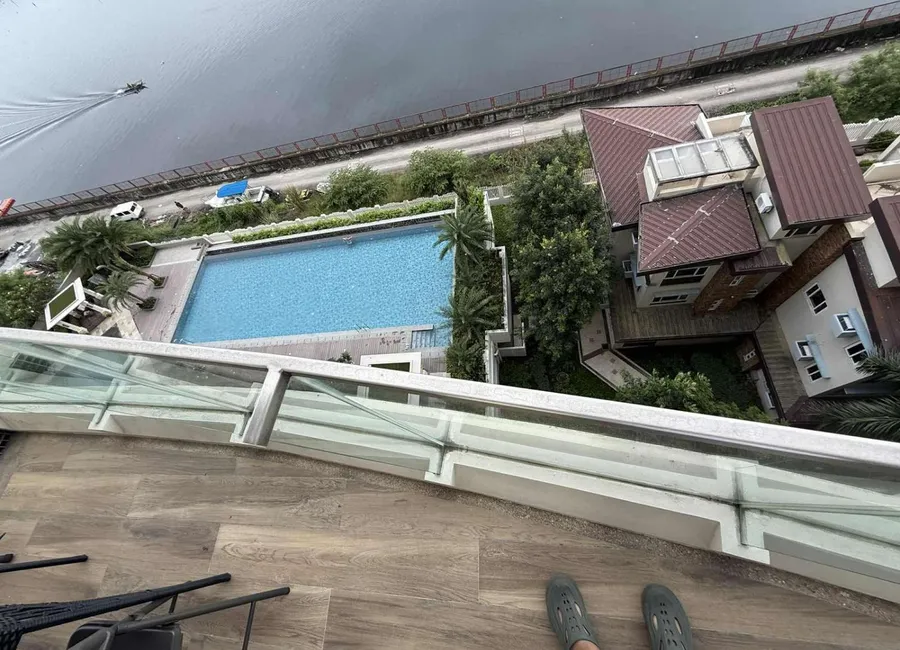 RUSH SALE 2 bedroom SEA View FURNISHED AT OAK HARBOR PARANAQUE MANILA