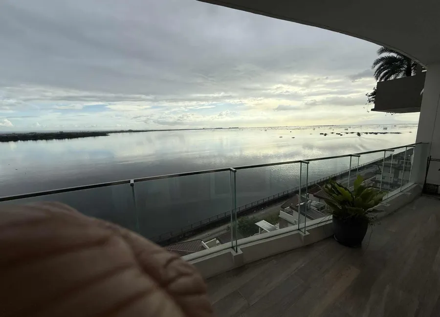 RUSH SALE 2 bedroom SEA View FURNISHED AT OAK HARBOR PARANAQUE MANILA