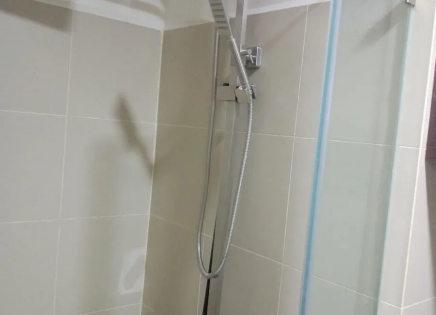 Brand New One bedroom Red Residences at Chino Roces Makati City For Rent