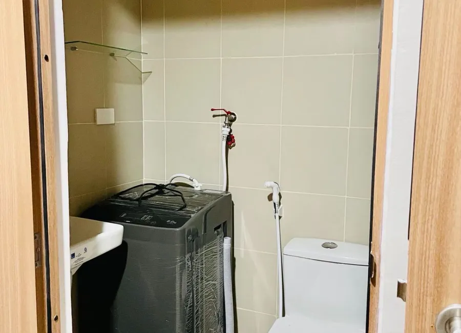 Brand New One bedroom Red Residences at Chino Roces Makati City For Rent