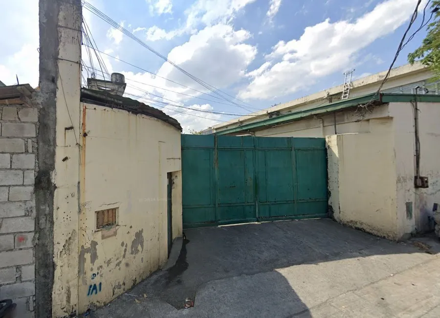 Building Warehouse For Sale at Dona Victoria st.. brgy Tinajeros, Malabon. Near st francis Robinson Mall