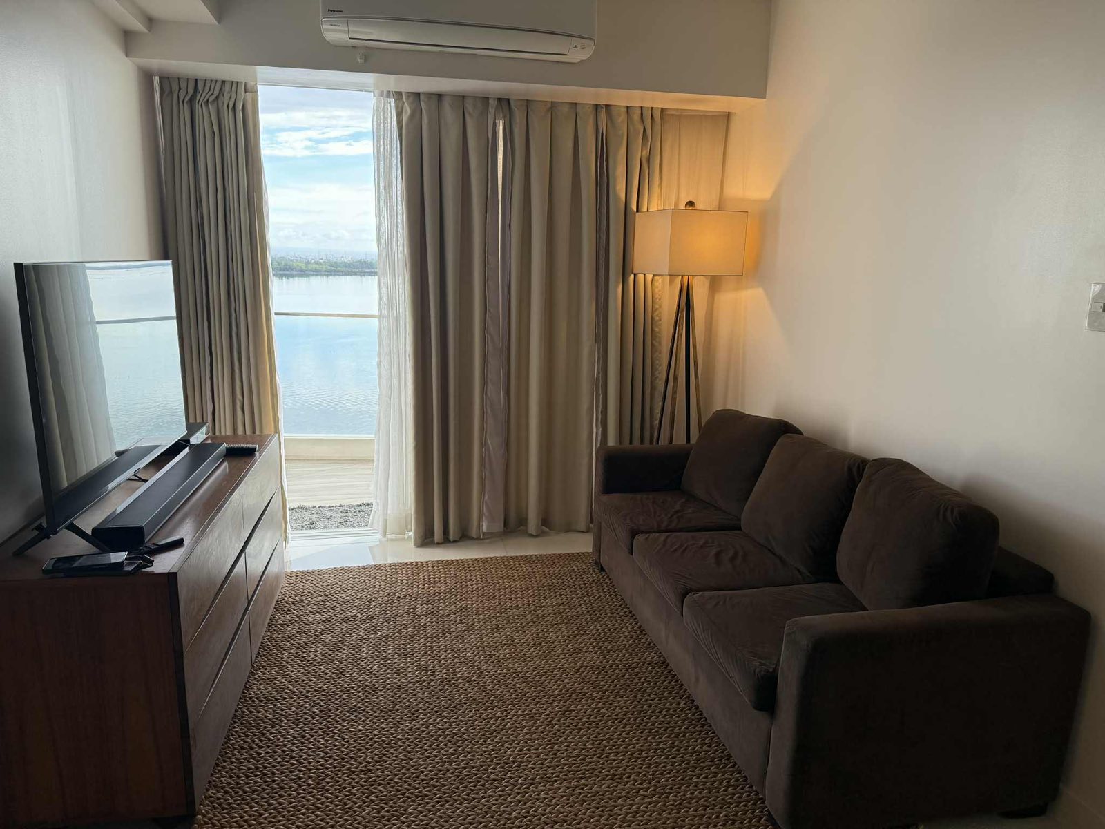 Oak Harbor Residences Aston Tower Unit in PARAÑAQUE CITY