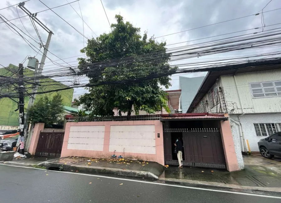 RUSH SALE Annapolis St. Cubao Commercial/Residential Lot With Improvements in QUEZON CITY